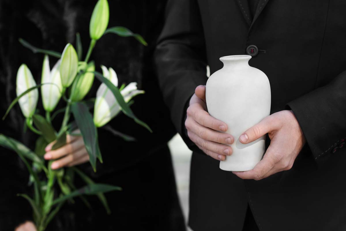 Beyond the Casket: Exploring Non-Traditional Funeral Options